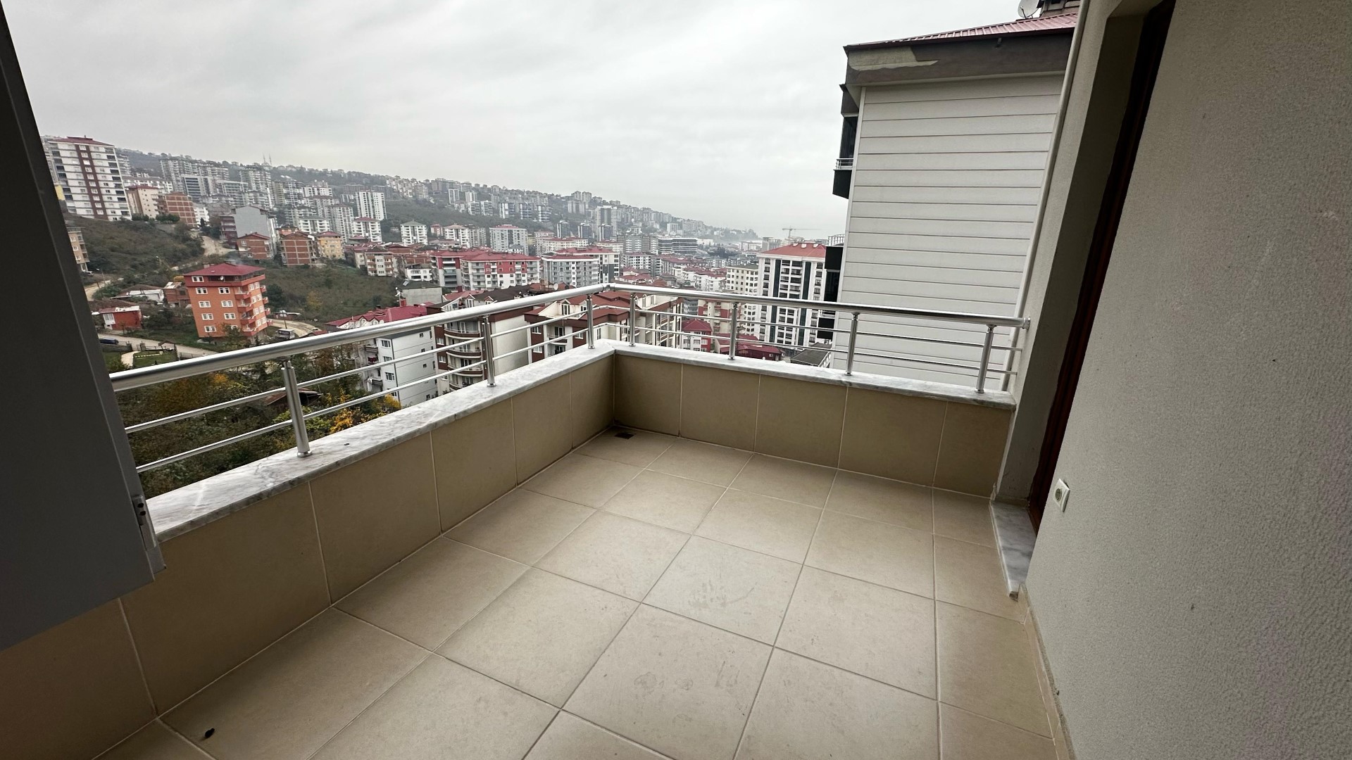 Satılık Daire, Trabzon / YOMRA / KAŞÜSTÜ MAHALLESİ